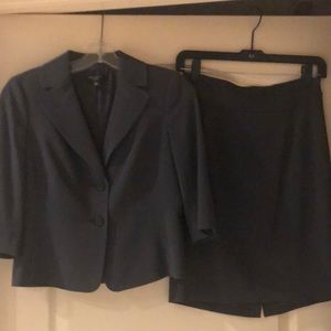 AnnTaylor Suit, Charcoal Gray, jacket & skirt, both pieces size 0P (0 Petite)